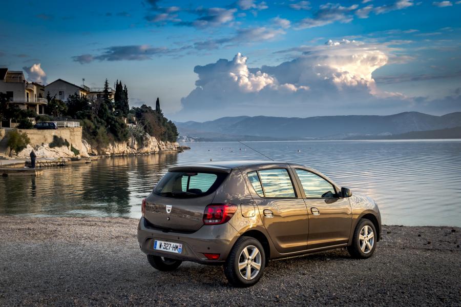  Dacia Sandero 2016 года  (фото 31 из 32)